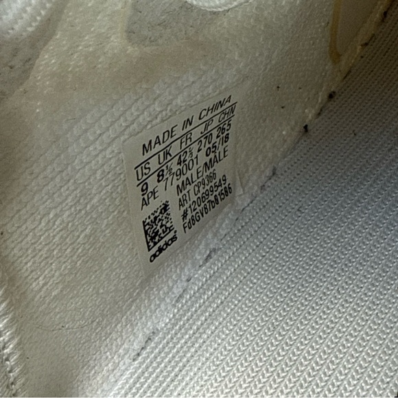 Yeezy 350 triple white - Picture 7 of 7